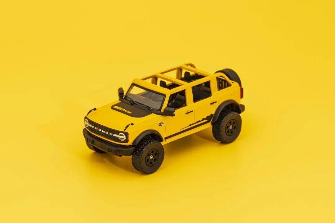 2020款Bronco以硬派越野為核心,與Jeep牧馬人直接競爭,強調非承載式車身和機械越野能力