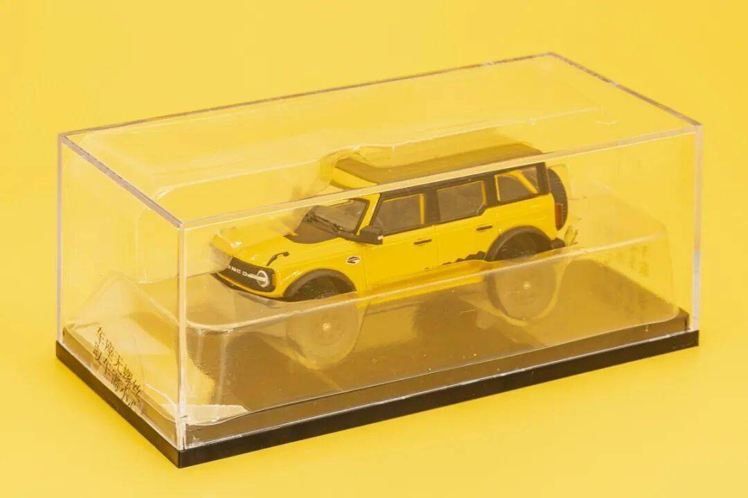 2020款Bronco以硬派越野為核心,與Jeep牧馬人直接競爭,強調非承載式車身和機械越野能力