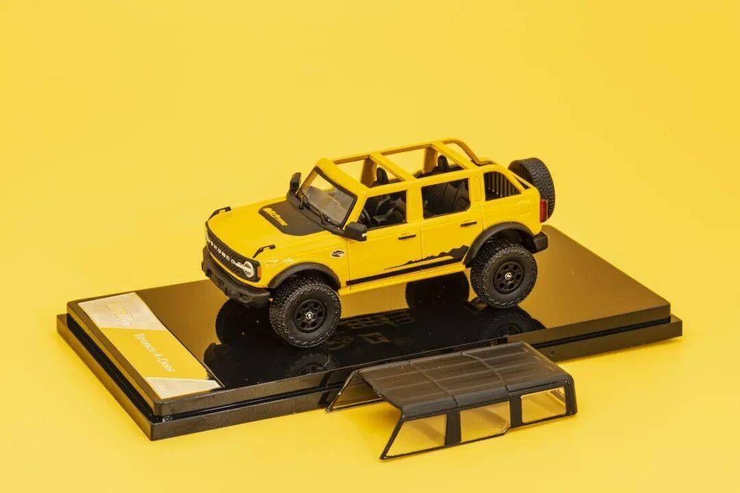 2020款Bronco以硬派越野為核心,與Jeep牧馬人直接競爭,強調非承載式車身和機械越野能力