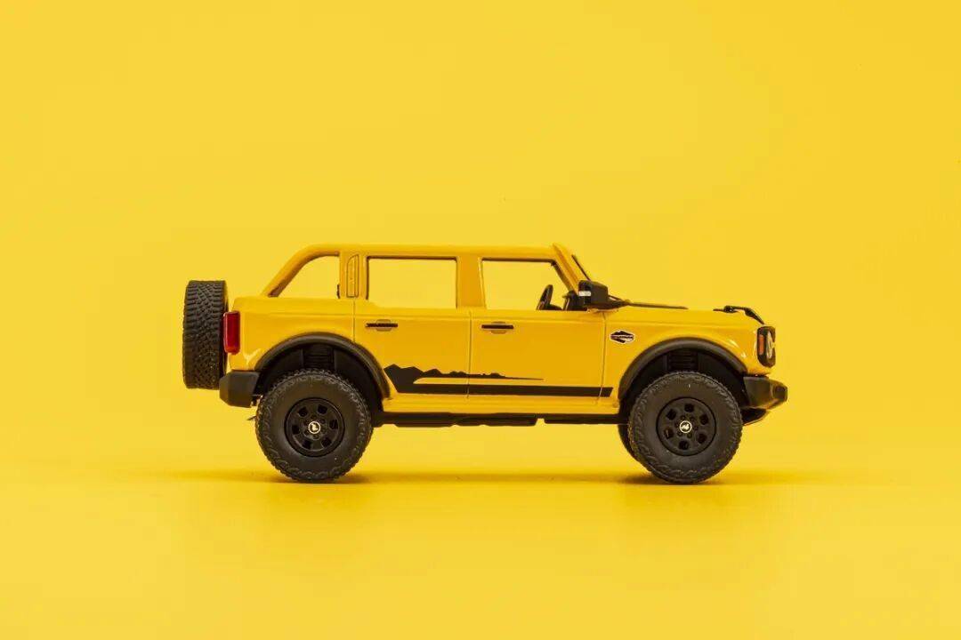 2020款Bronco以硬派越野為核心,與Jeep牧馬人直接競爭,強調非承載式車身和機械越野能力