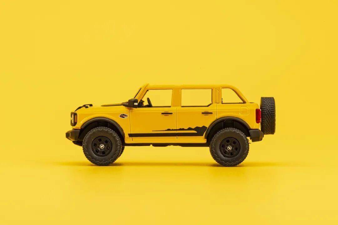 2020款Bronco以硬派越野為核心,與Jeep牧馬人直接競爭,強調非承載式車身和機械越野能力