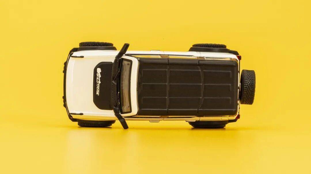 2020款Bronco以硬派越野為核心,與Jeep牧馬人直接競爭,強調非承載式車身和機械越野能力