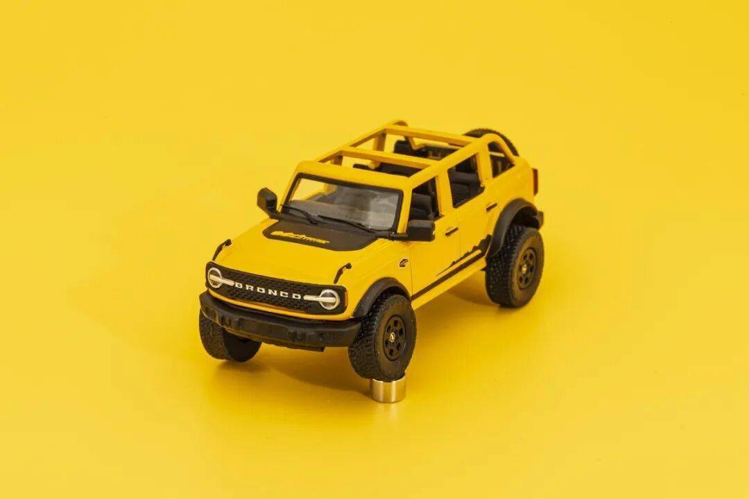 2020款Bronco以硬派越野為核心,與Jeep牧馬人直接競爭,強調非承載式車身和機械越野能力