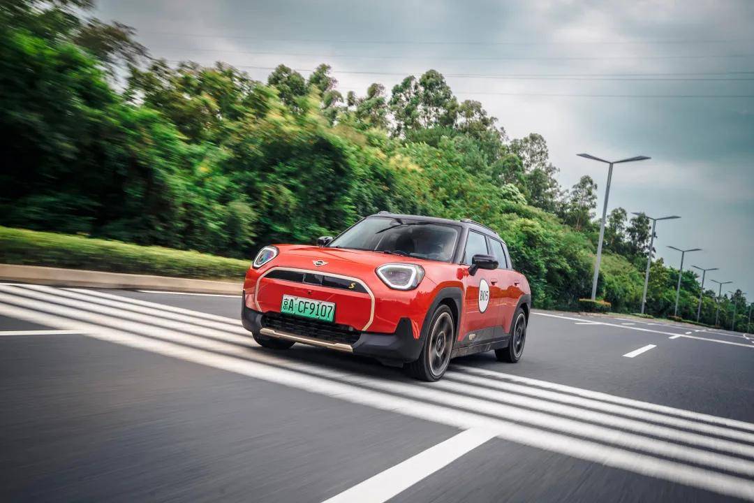 試駕MINI ACEMAN:“過(guò)去時(shí)”與“現(xiàn)在時(shí)”的經(jīng)典融合