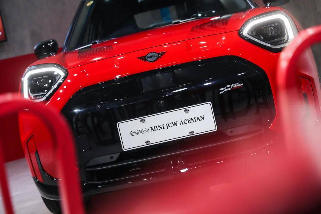 試駕MINI ACEMAN:“過(guò)去時(shí)”與“現(xiàn)在時(shí)”的經(jīng)典融合