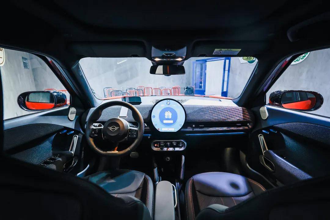 試駕MINI ACEMAN:“過(guò)去時(shí)”與“現(xiàn)在時(shí)”的經(jīng)典融合