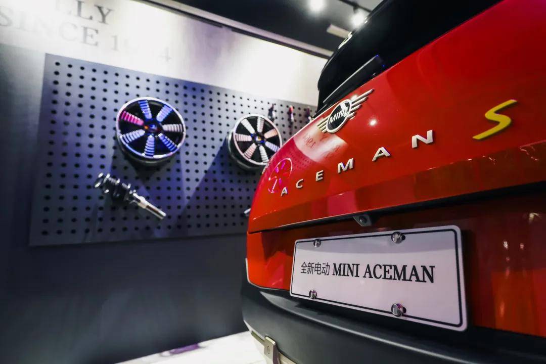 試駕MINI ACEMAN:“過(guò)去時(shí)”與“現(xiàn)在時(shí)”的經(jīng)典融合