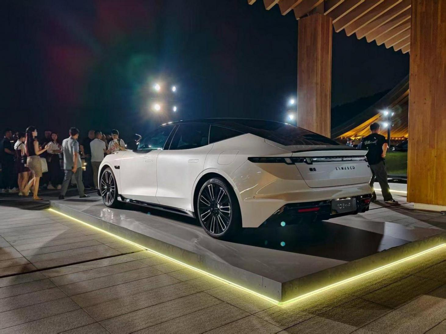 限時16.38萬元起,領(lǐng)克10 EM-P要攪中大型轎車市場的局!