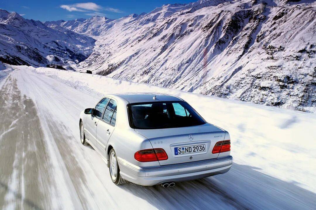 手掌上行政豪華轎車的狂暴之心