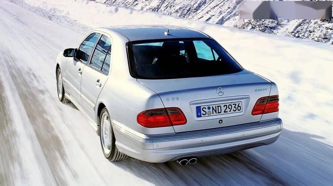 手掌上行政豪華轎車的狂暴之心