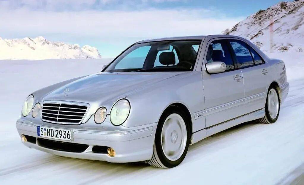 手掌上行政豪華轎車的狂暴之心