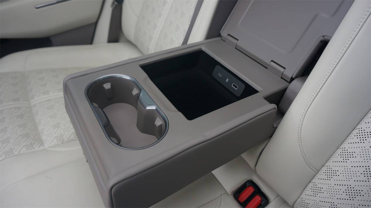 獨立試駕極氪7X:水桶之選非常均衡,只有智駕還是短板