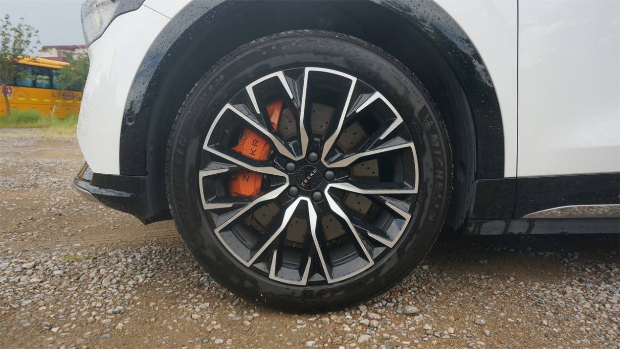 獨立試駕極氪7X:水桶之選非常均衡,只有智駕還是短板