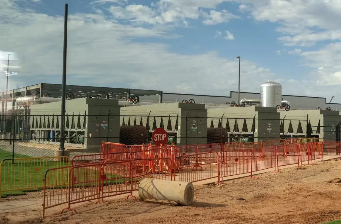 OpenAI甲骨文軟銀擴大“星際之門”:投4000億美元再建5座數據中心 圖2:得州阿比林的首個星際之門數據中心