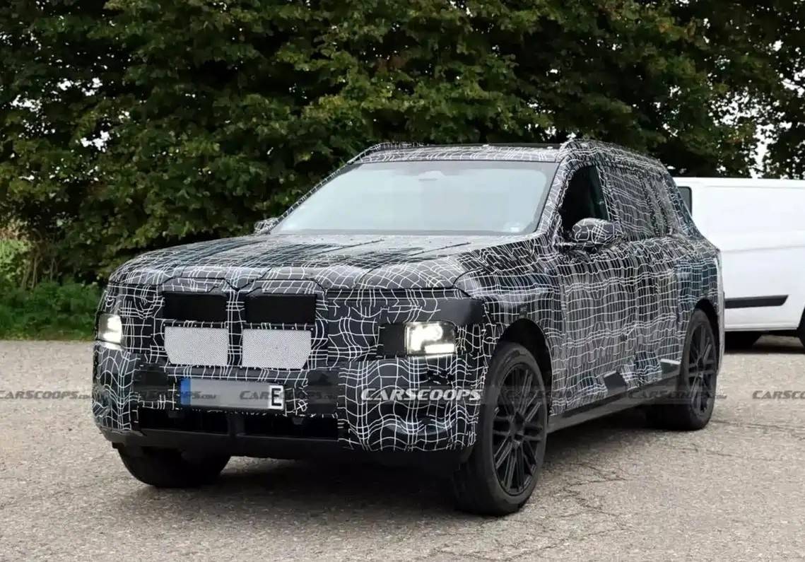 全新寶馬iX7諜照!設計大變樣,大燈采用分體式,或2027年亮相