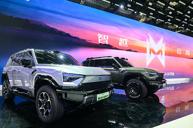 東風與華為探索介于“Hi模式”與“智選車模式”之間的全新合作形態