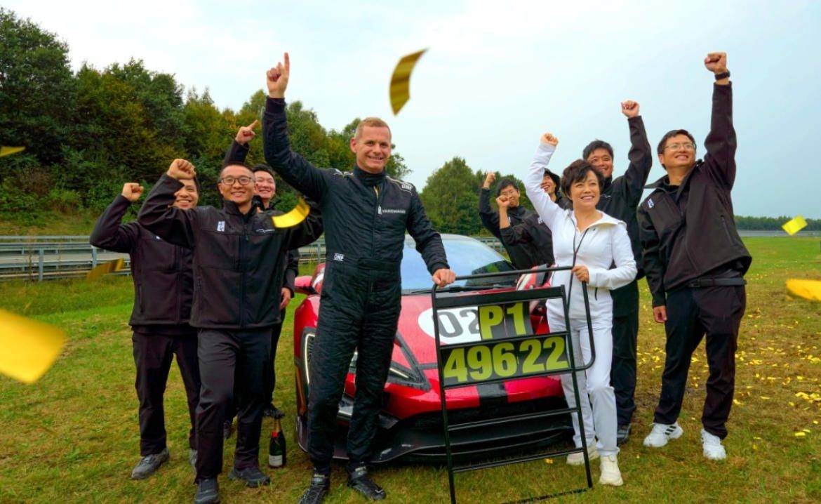 技術:500km/h的U9X好開嗎?開仰望破紀錄的老外Basseng告訴你