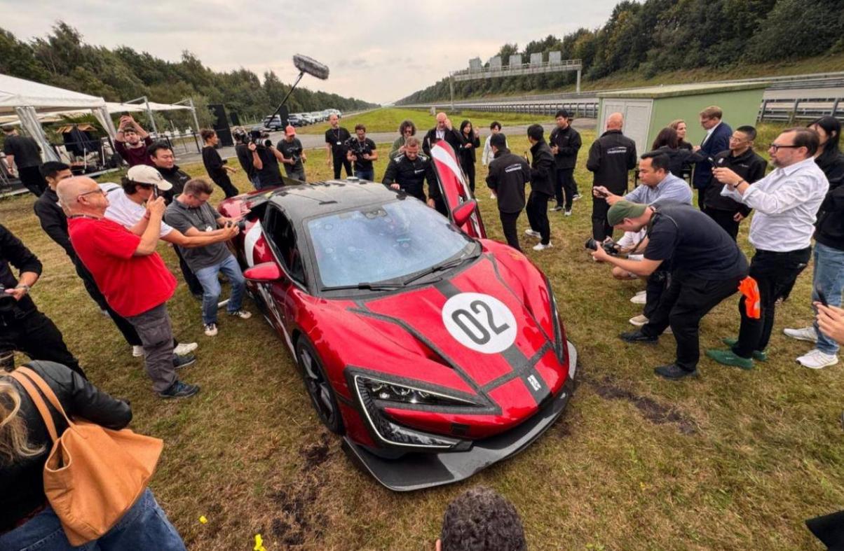 技術:500km/h的U9X好開嗎?開仰望破紀錄的老外Basseng告訴你