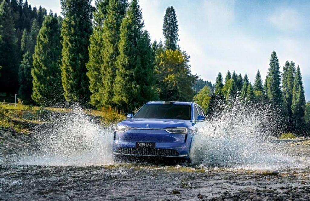 全新問(wèn)界M7“爆單”!理想i6上市在即,又是一場(chǎng)硬仗?