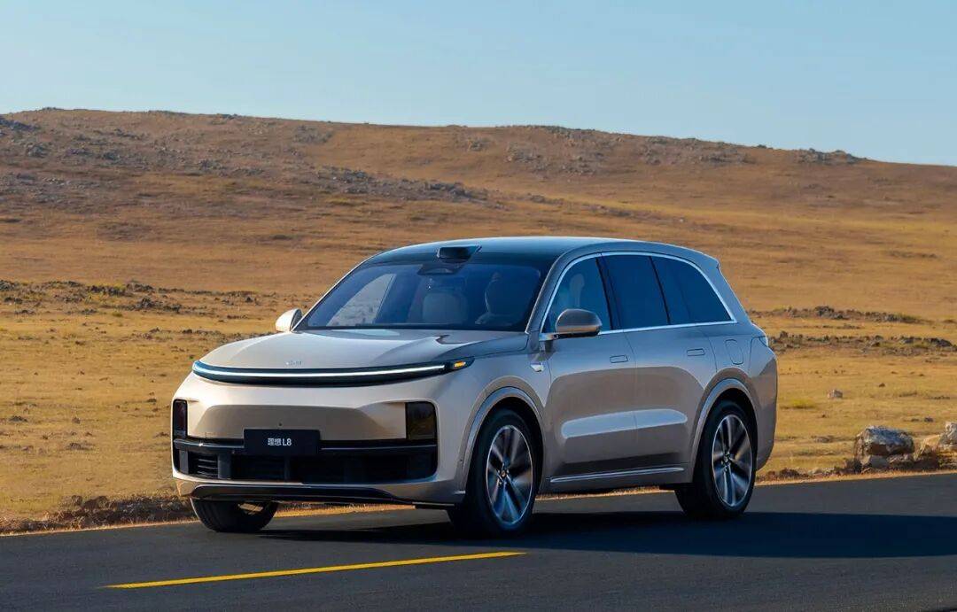 全新問(wèn)界M7“爆單”!理想i6上市在即,又是一場(chǎng)硬仗?