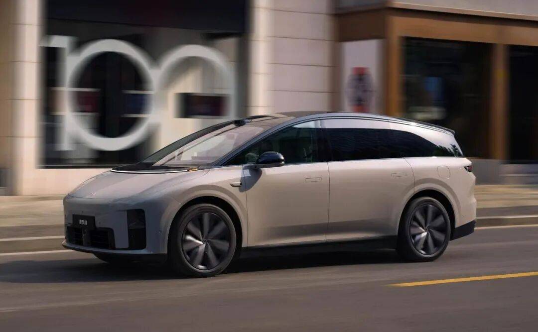 全新問(wèn)界M7“爆單”!理想i6上市在即,又是一場(chǎng)硬仗?