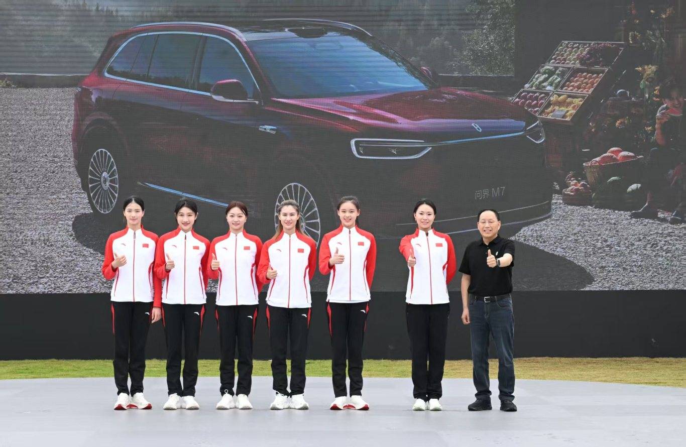 上市72小時即交付!全新問界M7首批用戶進廠提車