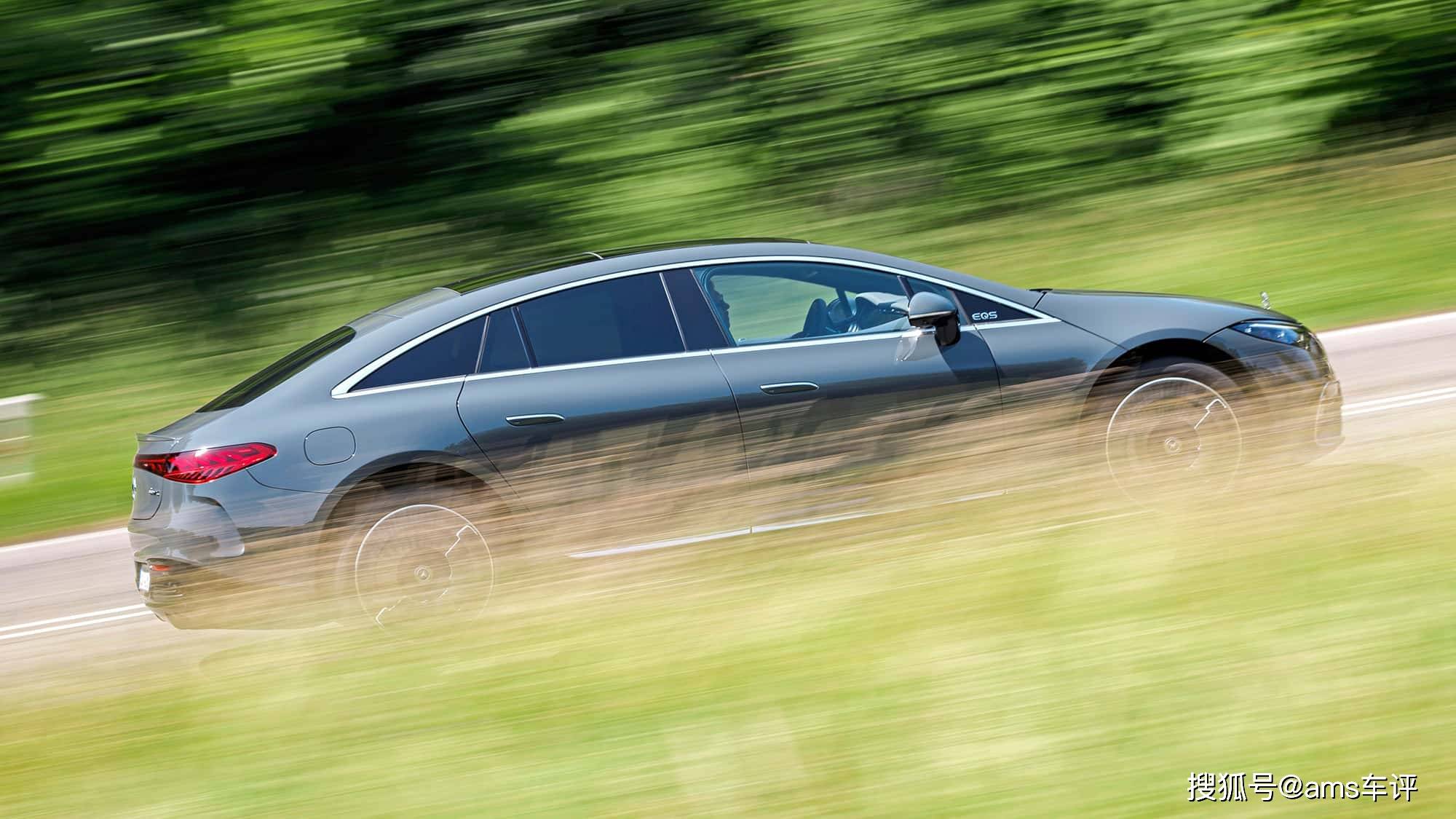 誰是最強電動豪華轎車?BMW i7與奔馳EQS的巔峰對決