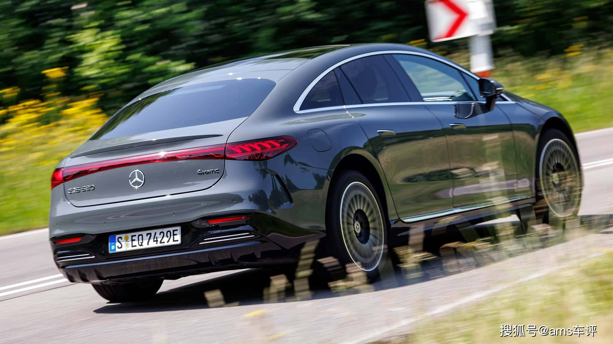 誰是最強電動豪華轎車?BMW i7與奔馳EQS的巔峰對決