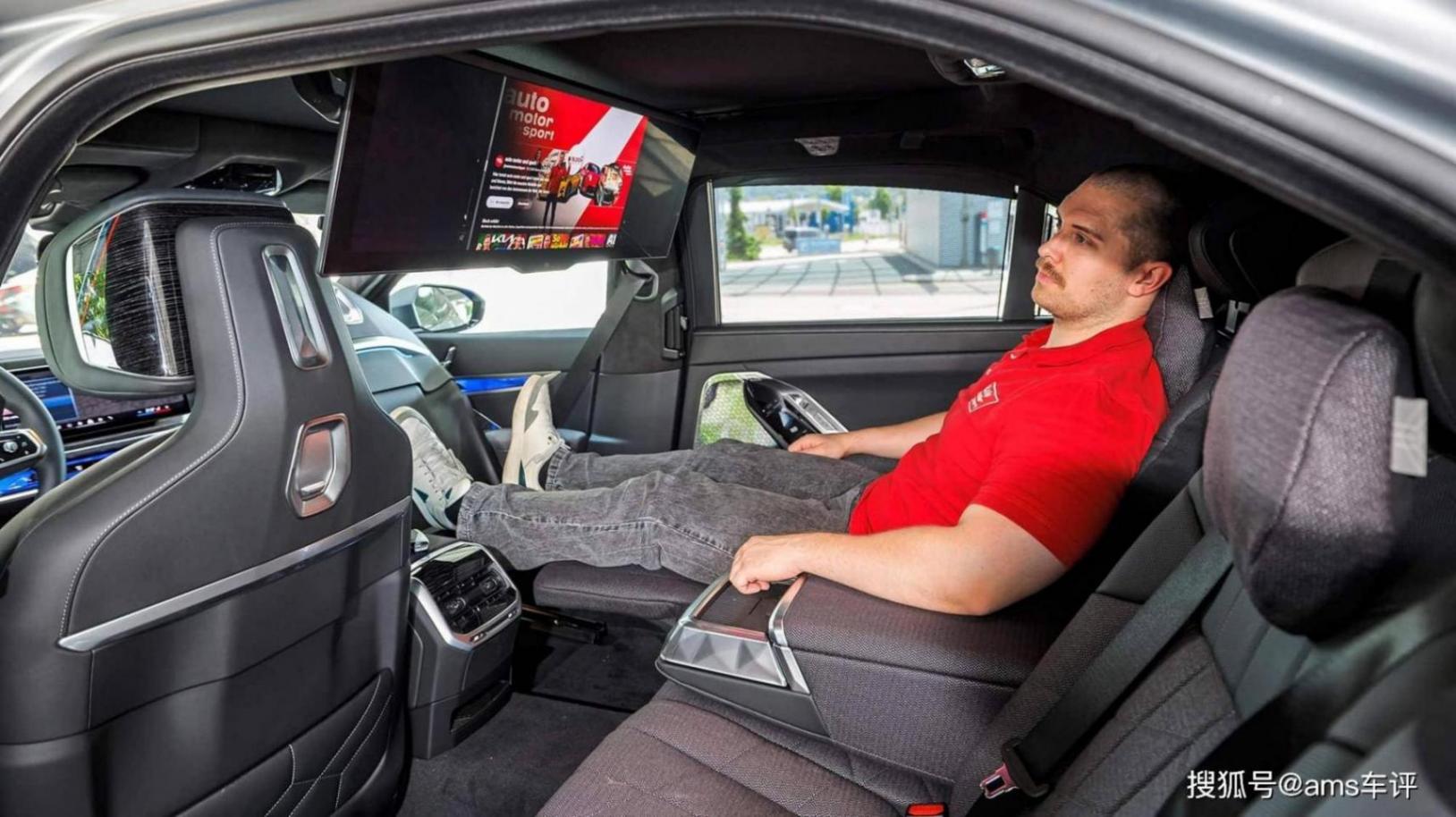 誰是最強電動豪華轎車?BMW i7與奔馳EQS的巔峰對決