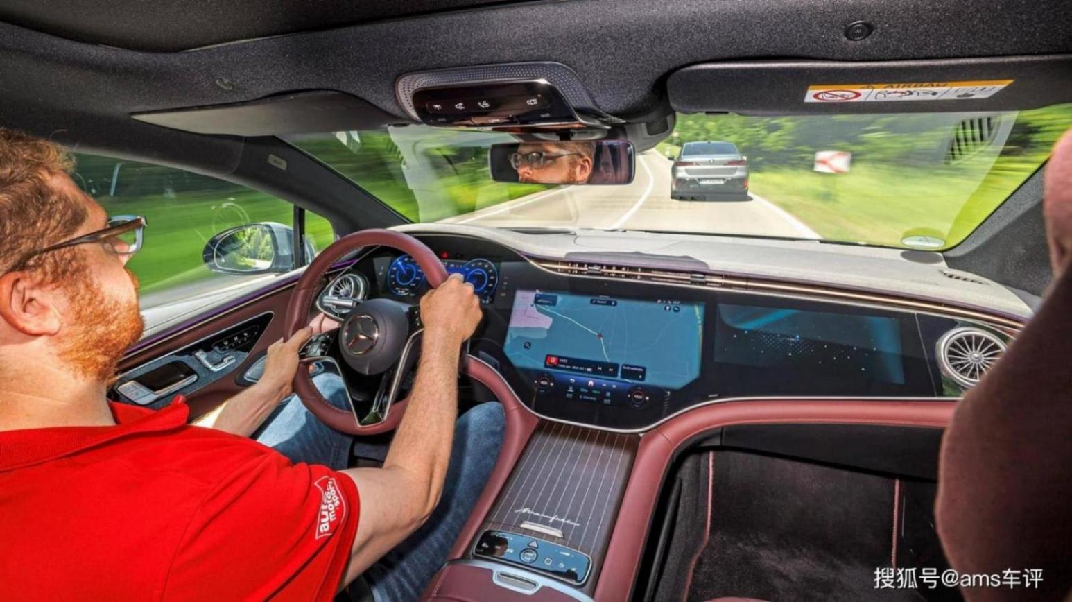 誰是最強電動豪華轎車?BMW i7與奔馳EQS的巔峰對決