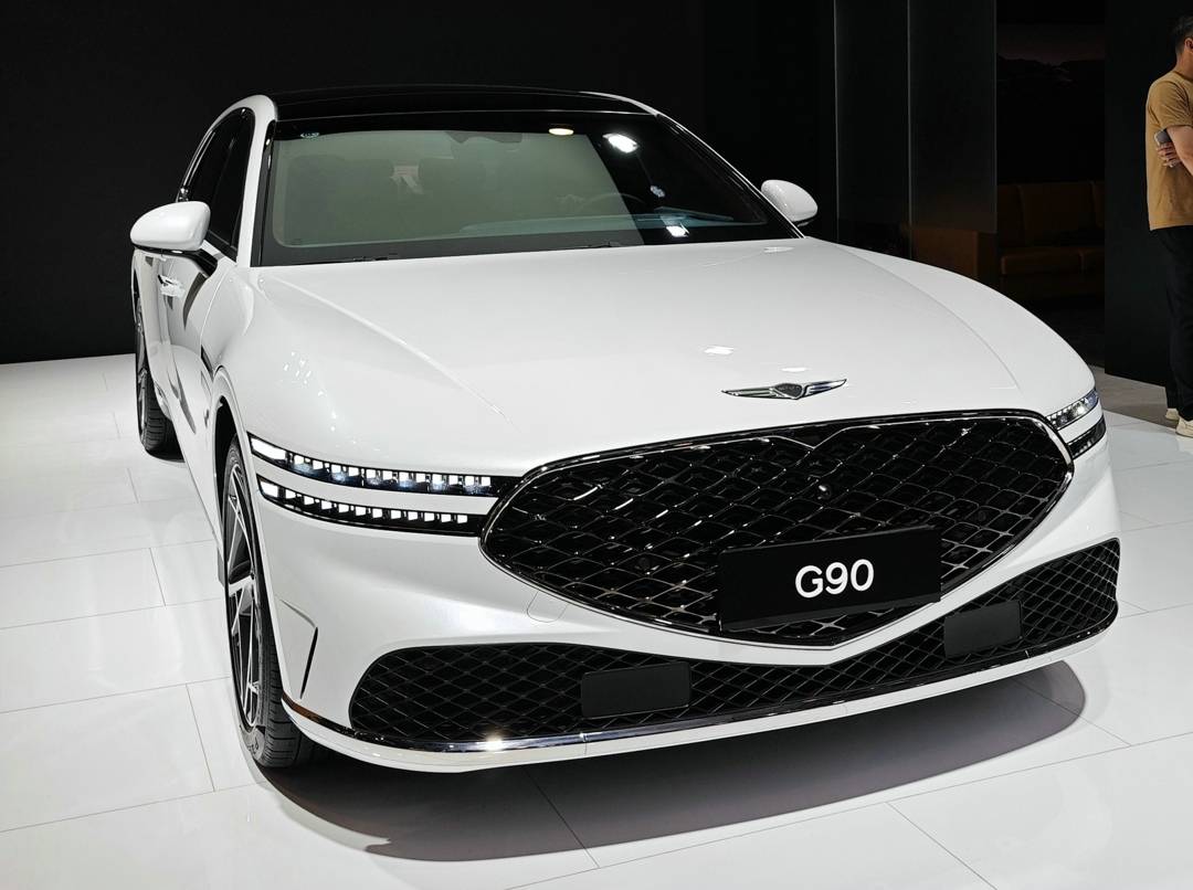 四川街頭,偶遇韓國“財閥”座駕G90,副駕駛:比12缸輝騰還罕見