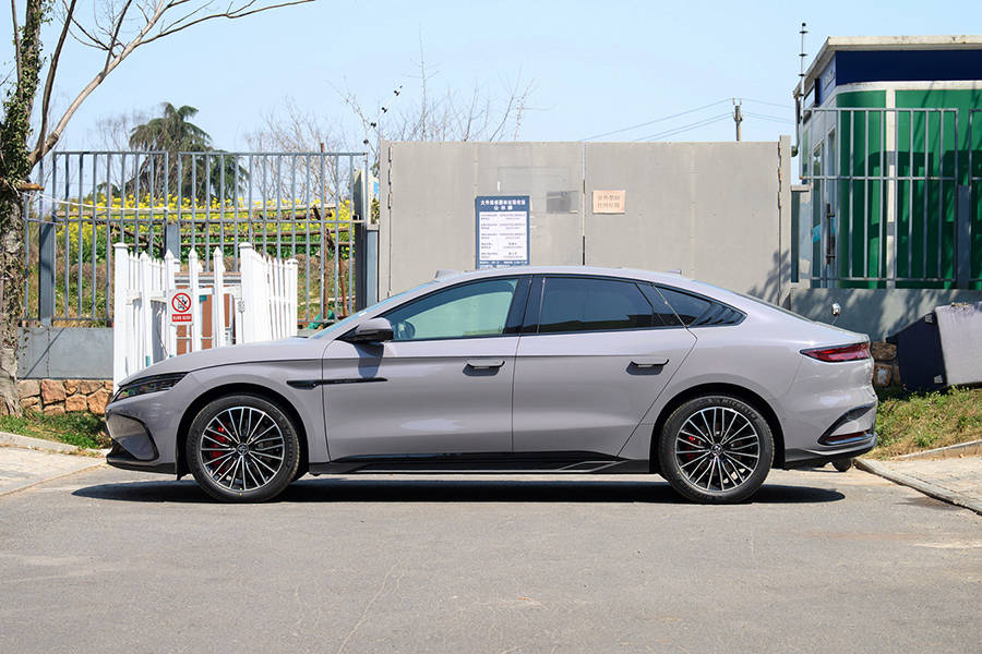 新增車色/續(xù)航提升 比亞迪漢長(zhǎng)續(xù)航版售價(jià)15.98萬(wàn)起