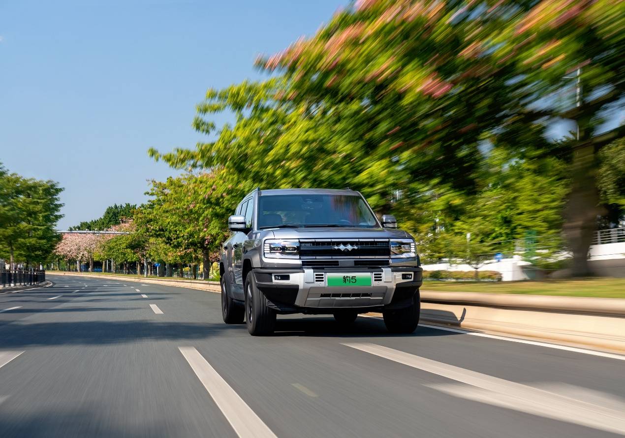 京東的業務本質而言,電商平臺只是一方面,更多是物流、金融的基礎設施服務商,運營Robotaxi和它的基因是相通的