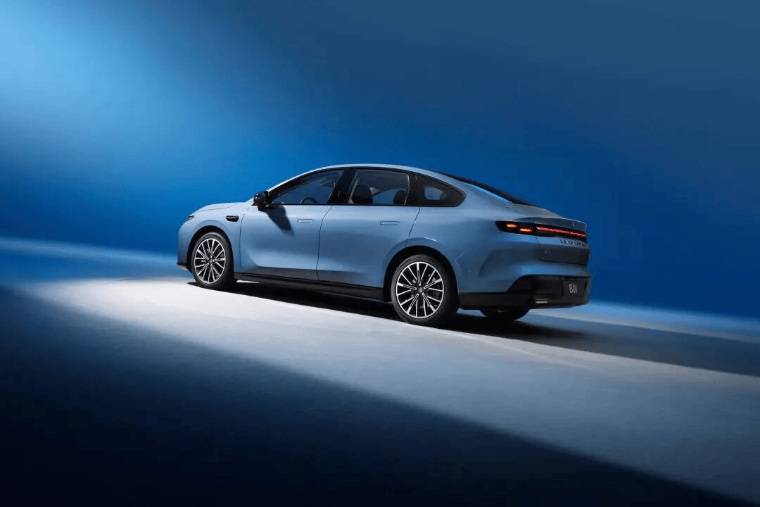 零跑B01:8.98萬起的“價格屠夫”,是真狠還是真值?