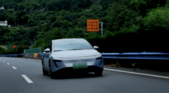 高速實測東風日產N7頂配:底盤風格反差、續航打7.4折