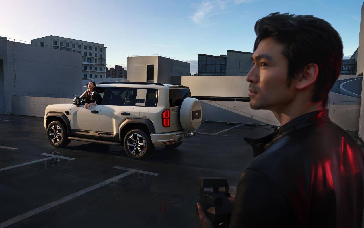 豹5長(zhǎng)續(xù)航版本與豹8大五座版煥新上市,定義越野新標(biāo)桿