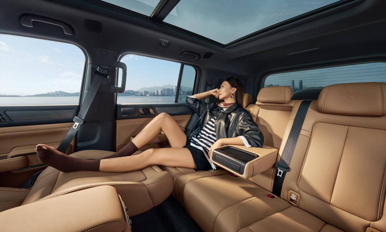 豹5長(zhǎng)續(xù)航版本與豹8大五座版煥新上市,定義越野新標(biāo)桿