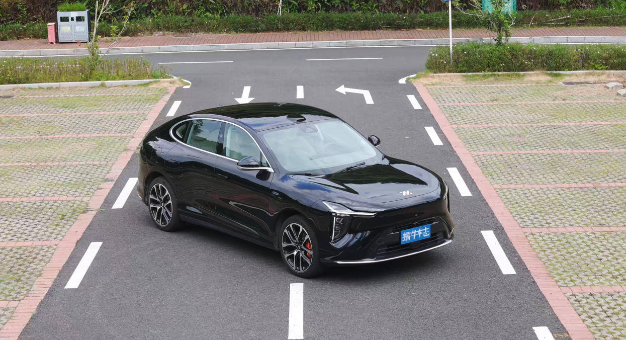 為啥增程車銷量都好,是因?yàn)榧冸娎m(xù)航長(zhǎng)比插混更適合家用嗎?