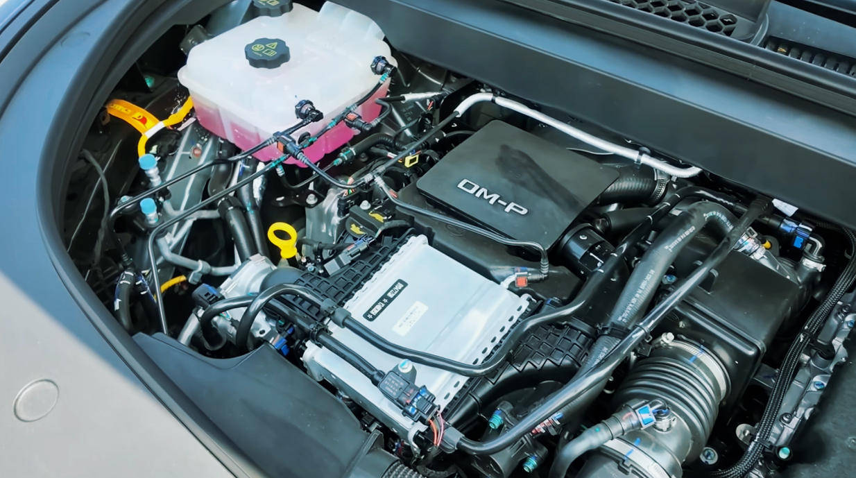 為啥增程車銷量都好,是因?yàn)榧冸娎m(xù)航長(zhǎng)比插混更適合家用嗎?