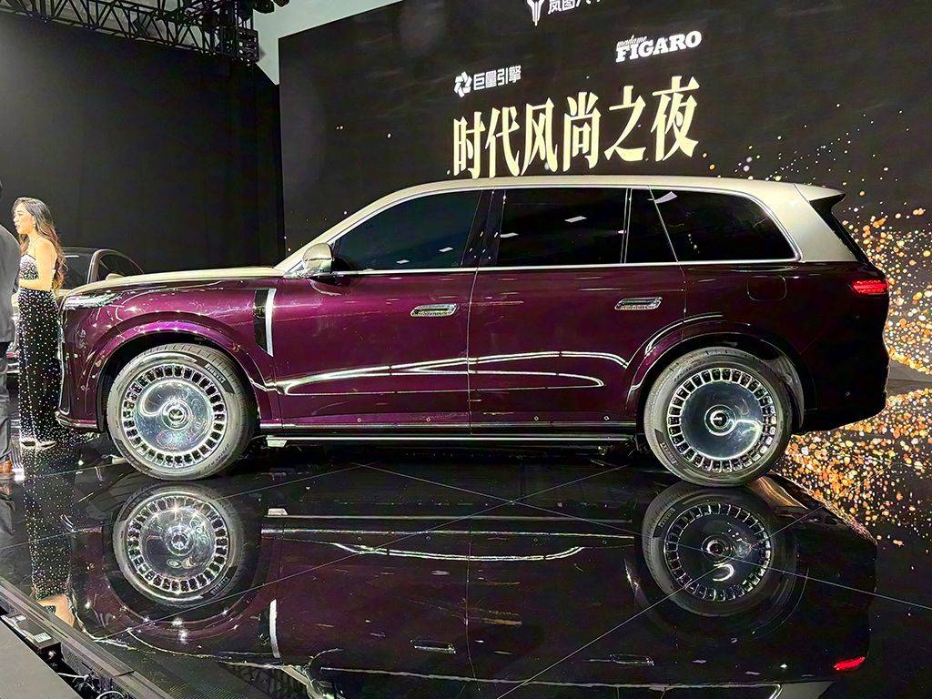 嵐圖泰山實車曝光!尺寸比問界M9還大,今年最大黑馬?