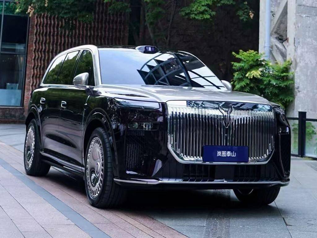 嵐圖泰山實車曝光!尺寸比問界M9還大,今年最大黑馬?