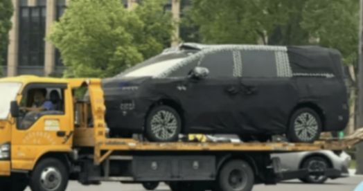 零跑首款MPV諜照曝光,5.2m車長,半價MEGA要來了