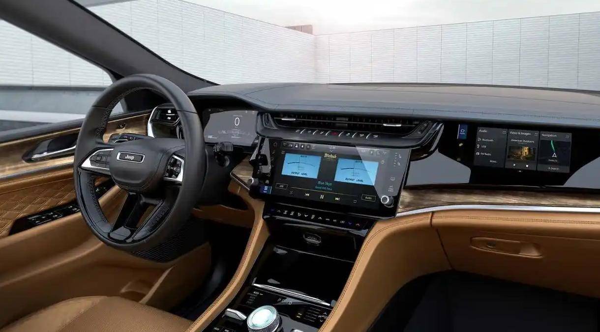 Jeep大切諾基改款:外形微整、內(nèi)飾更豪,全新2.0T引擎有八缸