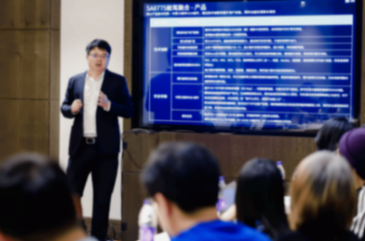 卓馭:一顆芯片如何重塑智能汽車未來?