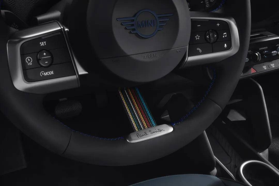 在如此喧嘩的世界里,“優雅的叛逆”震耳欲聾