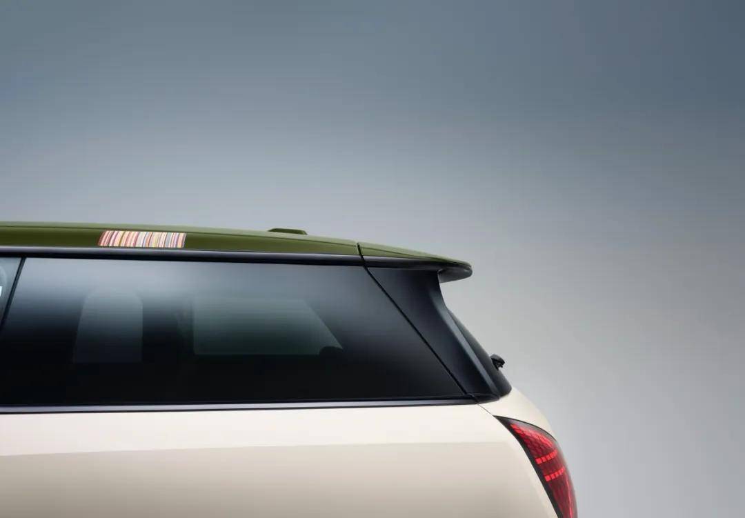 在如此喧嘩的世界里,“優雅的叛逆”震耳欲聾