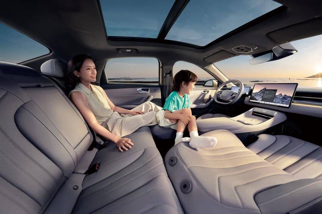 明年車市“非常痛苦”,張亮如何帶領榮威以價值戰破局?