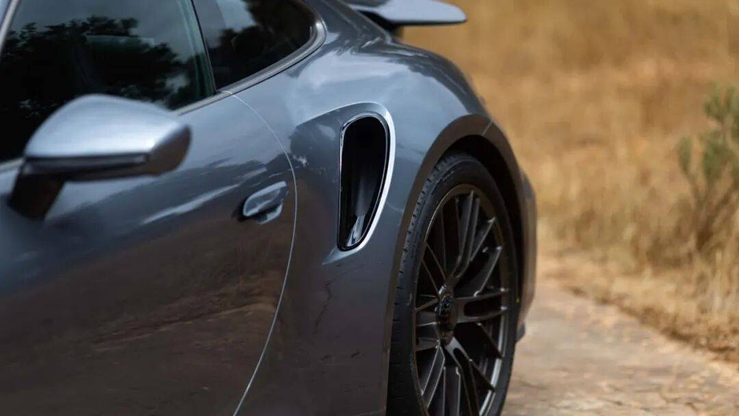 全新保時捷911 Turbo S賣這么貴,是有道理的