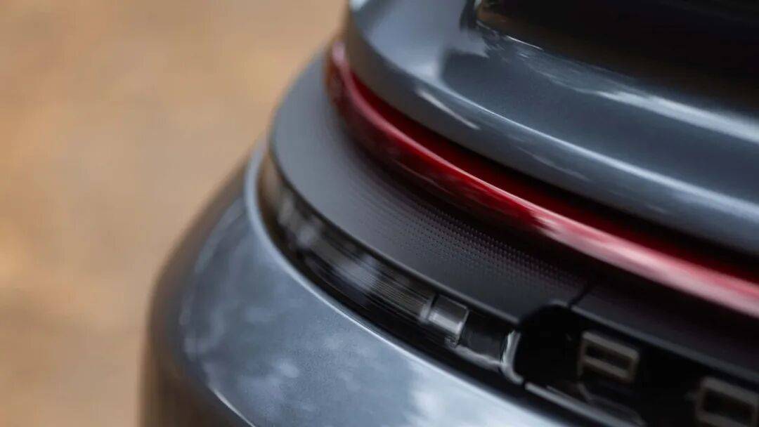全新保時捷911 Turbo S賣這么貴,是有道理的